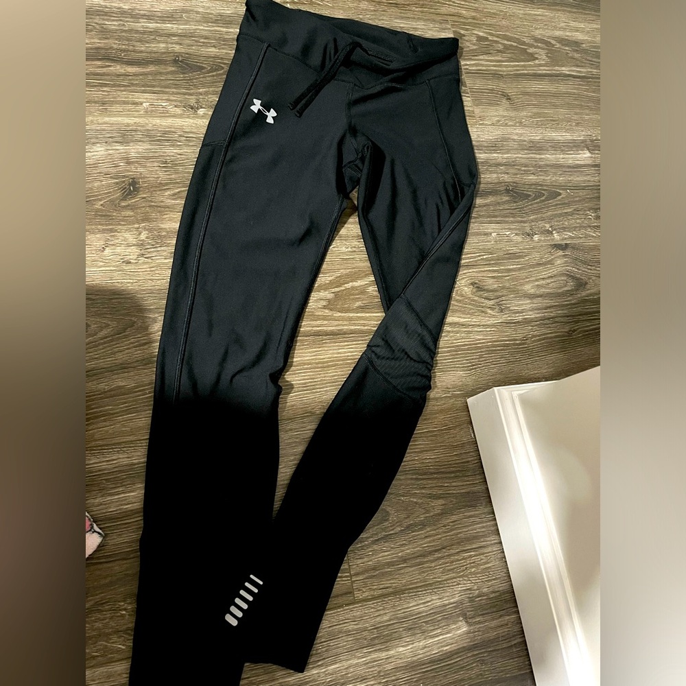 Under Armour black compression leggings